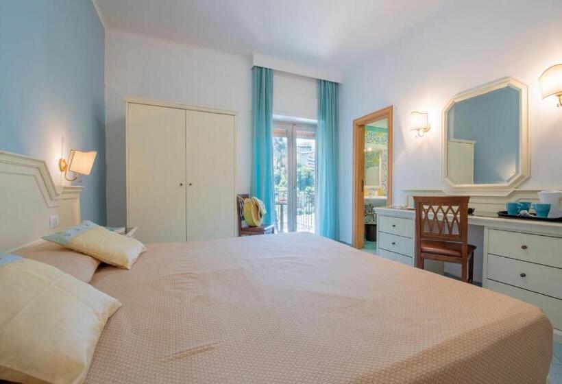 Habitación Estándar con Balcón, Ascot Sorrento