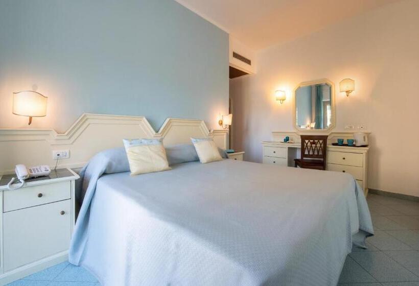 Номер Economy, Ascot Sorrento