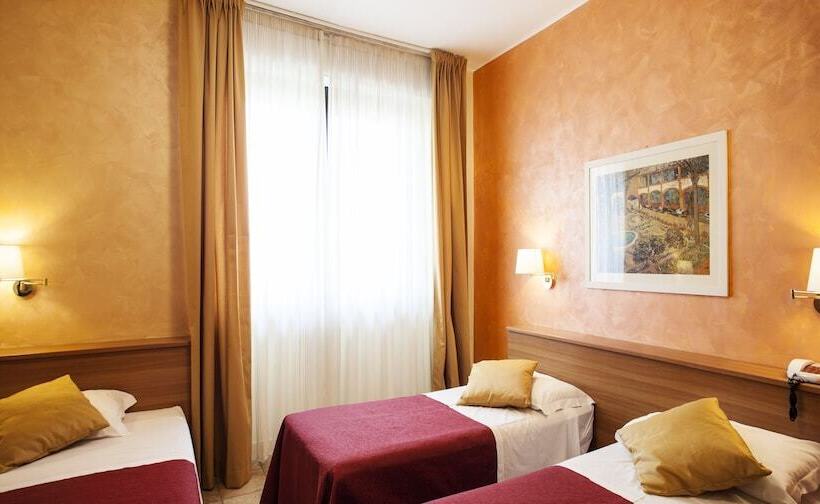 غرفة قياسية ثلاثية, Astor
