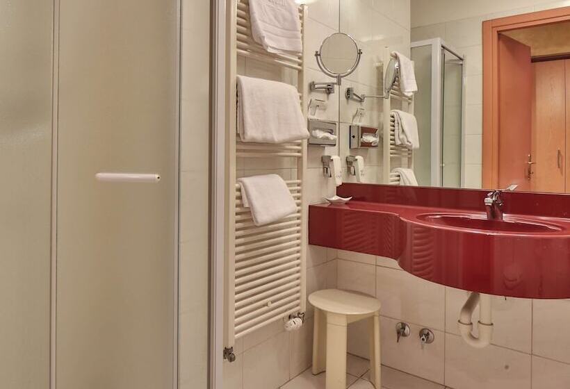 غرفة كلاسيكية ثلاثية, Best Western Plus Hotel Genova