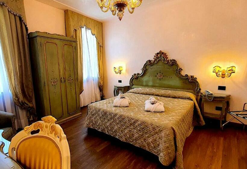 غرفة سوبيريور, Carlton on The Grand Canal