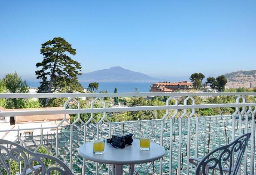 Комфортабельный номер с боковым видом на море, Grand Hotel De La Ville