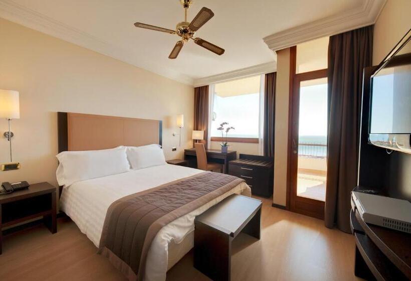 سوییت جونیور با چشم‌انداز دریا, Nyala Suite Hotel Sanremo
