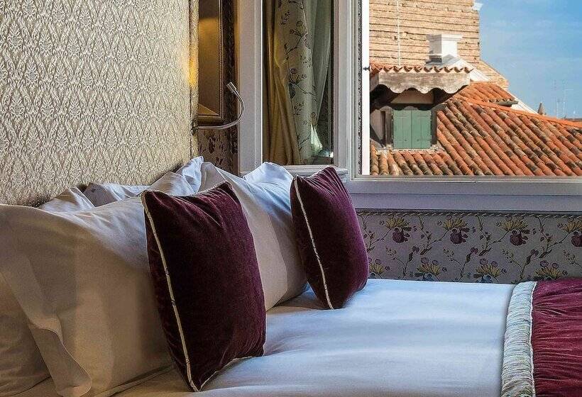 Трехместный Номер Deluxe с Видом, Papadopoli Venezia   Mgallery Collection