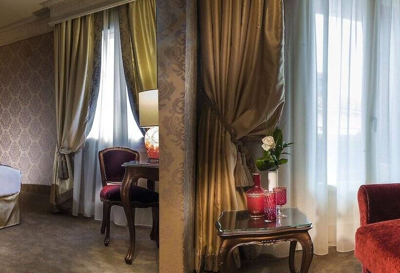 Трехместный Номер Deluxe с Видом, Papadopoli Venezia   Mgallery Collection