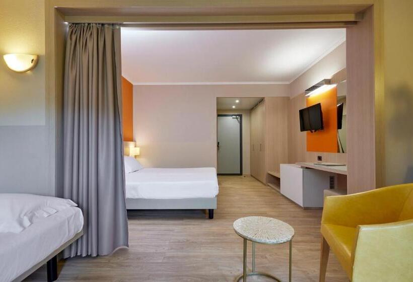 اتاق خانوادگی با چشم‌انداز باغ, Park Hotel I Lecci