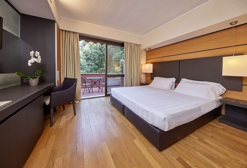 اتاق استاندارد با چشم‌انداز باغ, Park Hotel I Lecci