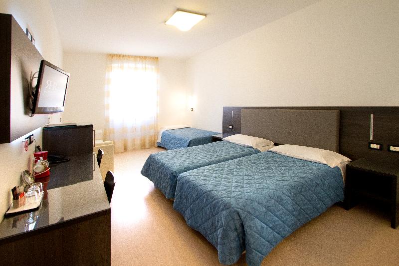 اتاق استاندارد چهار تخته, Roma