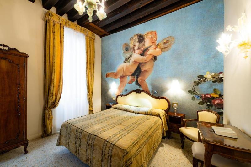 اتاق لوکس, Scandinavia   Relais