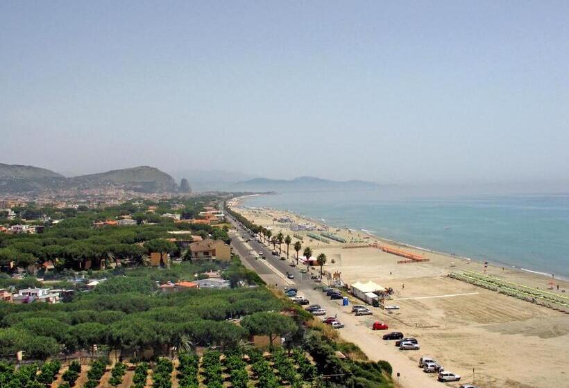 اتاق استاندارد با چشم‌انداز دریا, Torre Del Sole