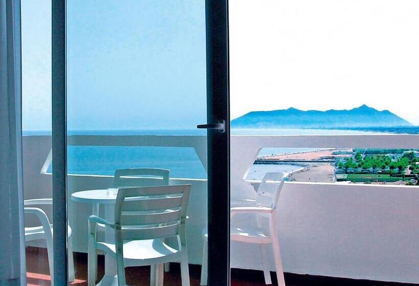 اتاق استاندارد با چشم‌انداز دریا, Torre Del Sole