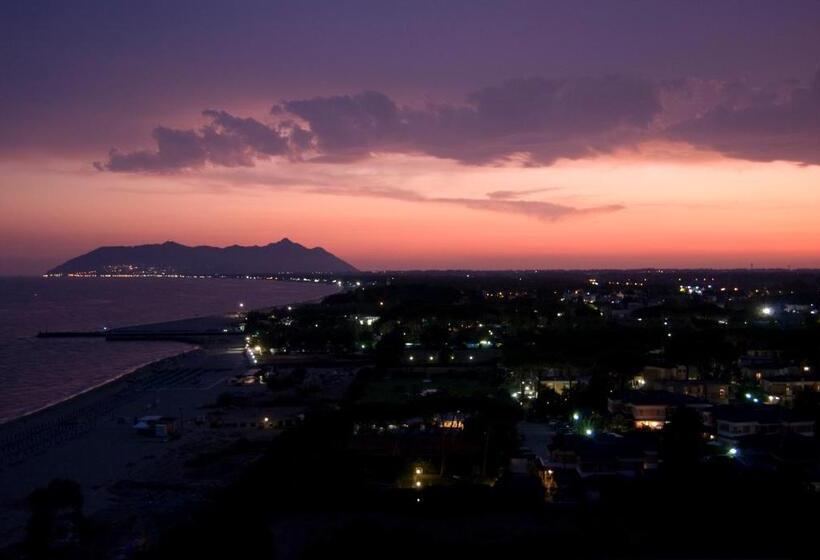 اتاق خانوادگی با چشم‌انداز دریا, Torre Del Sole