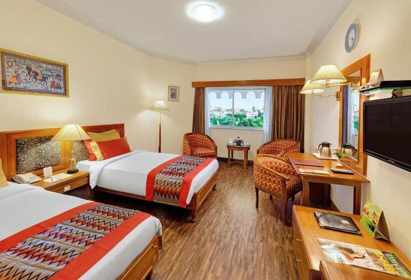 Deluxe Kamer, Ambassador Ajanta Hotel, Aurangabad