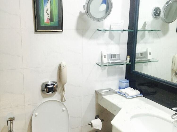 اتاق کلاب, The Suryaa  New Delhi