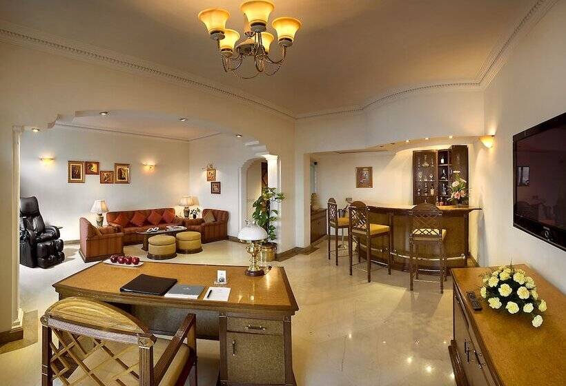 سوییت لوکس, The Suryaa  New Delhi