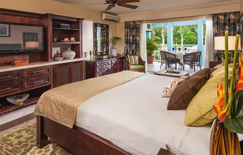 اتاق خانواده دولوکس با تخت‌خواب دو نفره‌ی کینگ‌سایز, Beaches Ocho Rios - All Inclusive