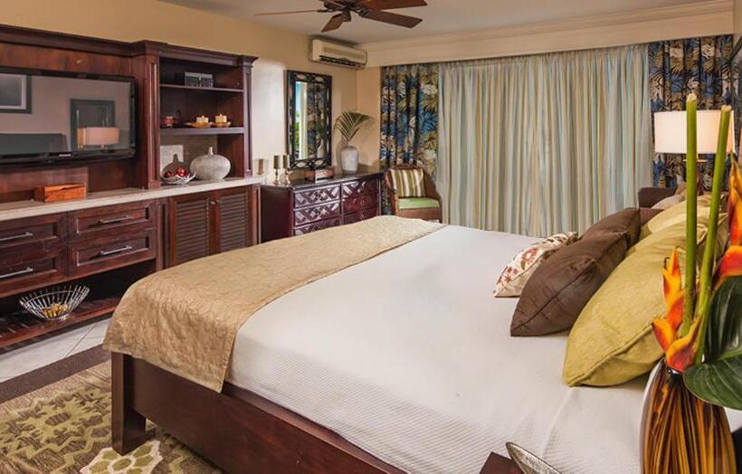 اتاق خانواده دولوکس با تخت‌خواب دو نفره‌ی کینگ‌سایز, Beaches Ocho Rios - All Inclusive