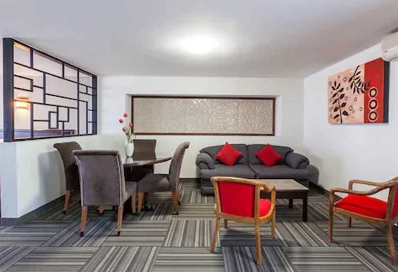 سوییت جونیور, Ramada Plaza By Wyndham Leon