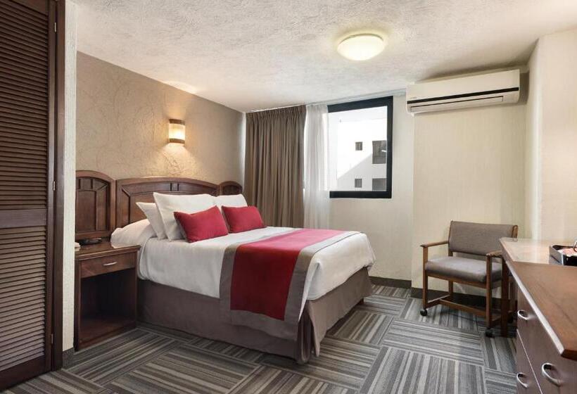 اتاق استاندارد با تخت بزرگ, Ramada Plaza By Wyndham Leon