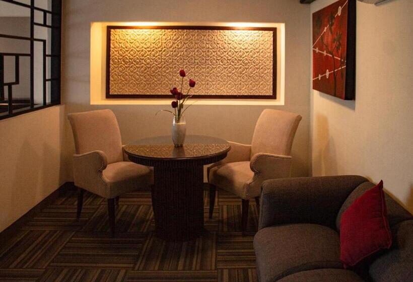سوییت لوکس, Ramada Plaza By Wyndham Leon
