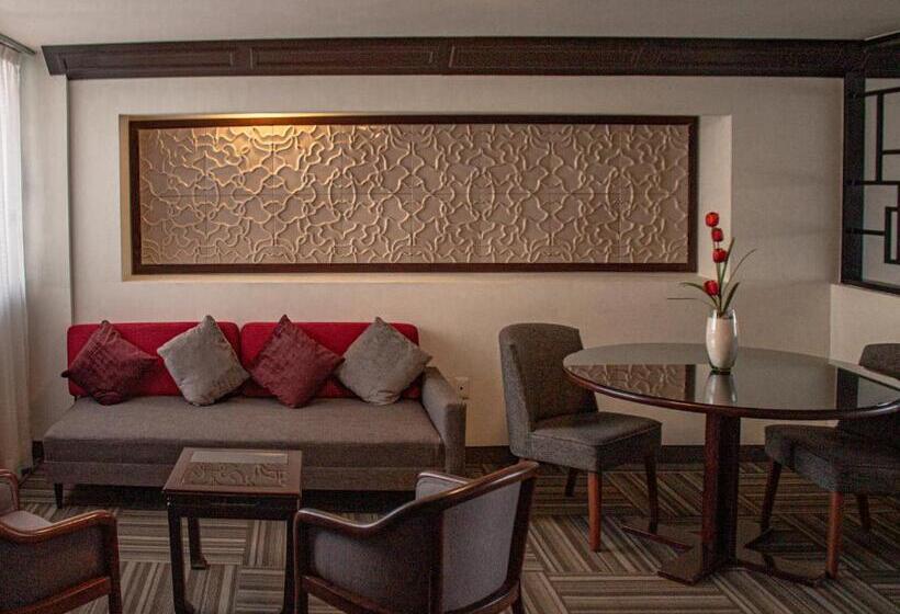 سوییت جونیور, Ramada Plaza By Wyndham Leon