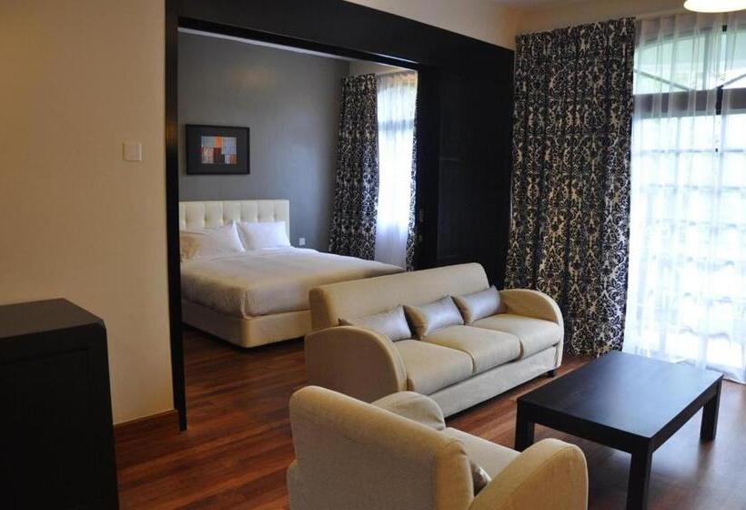 سوییت خانوادگی, Strawberry Park Resort