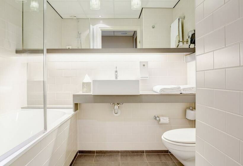 Номер Superior, Babylon Hotel Den Haag