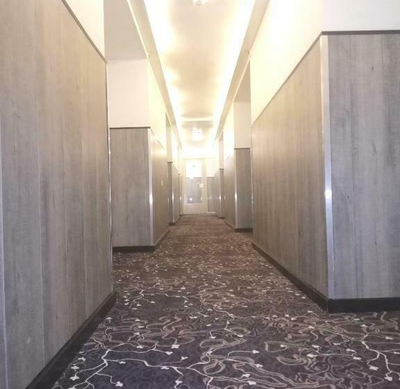 חדר יחיד בסיסי, Budget Trianon