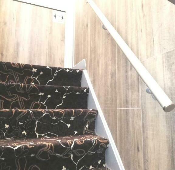 מיטה בחדר משותף, Budget Trianon