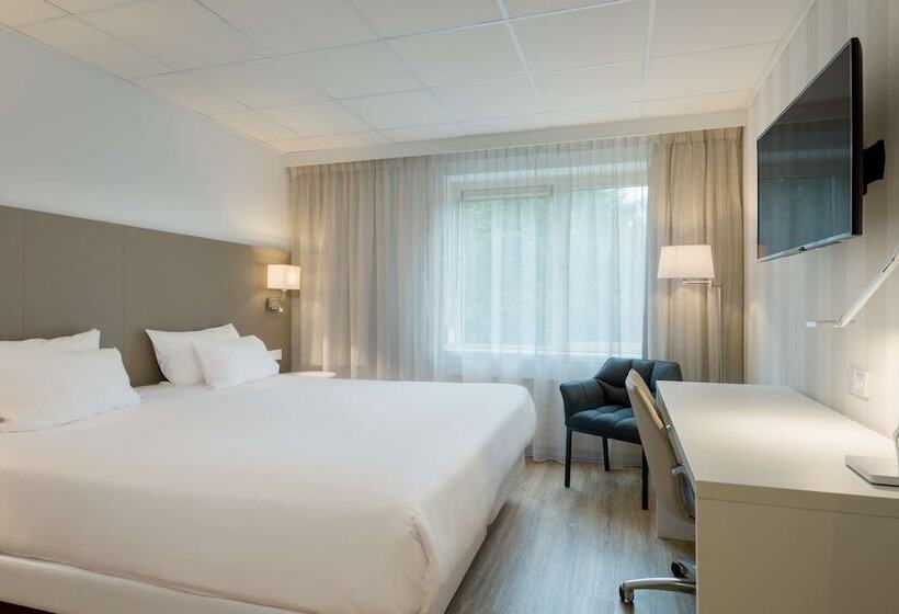 Номер Superior, NH Eindhoven Conference Centre Koningshof