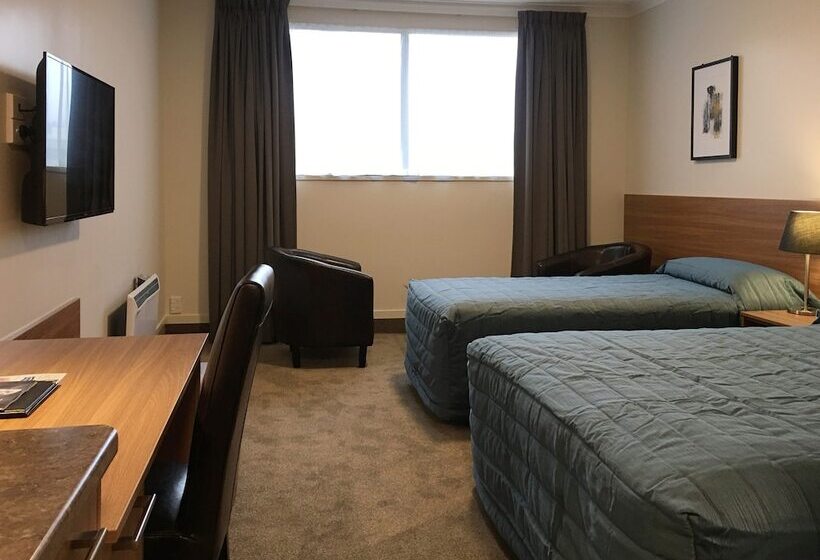 Номер Стандарт, The Victoria Hotel Dunedin