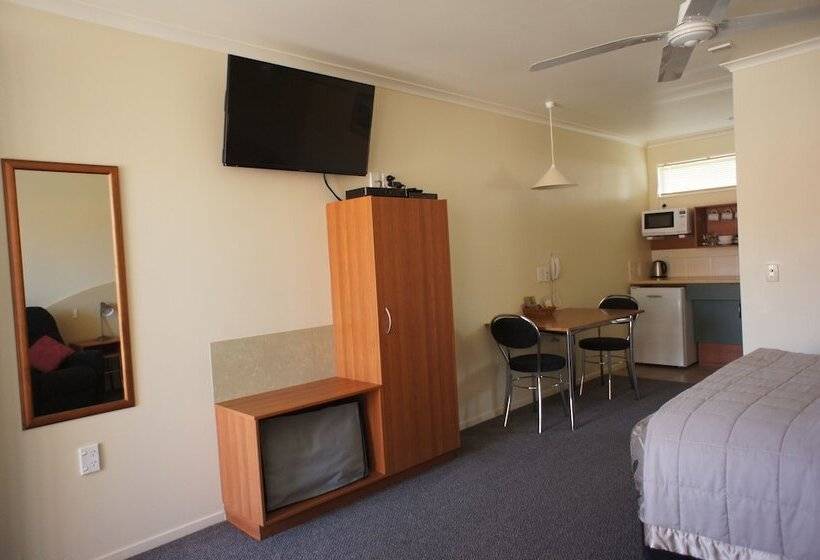 Студио Executive, Bk S Egmont Motor Lodge
