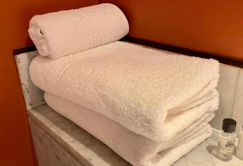 اتاق لوکس, The Royal Hotel By Coastlands Hotels & Resorts