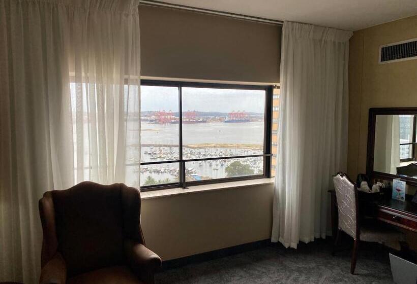 سوییت خانوادگی, The Royal Hotel By Coastlands Hotels & Resorts