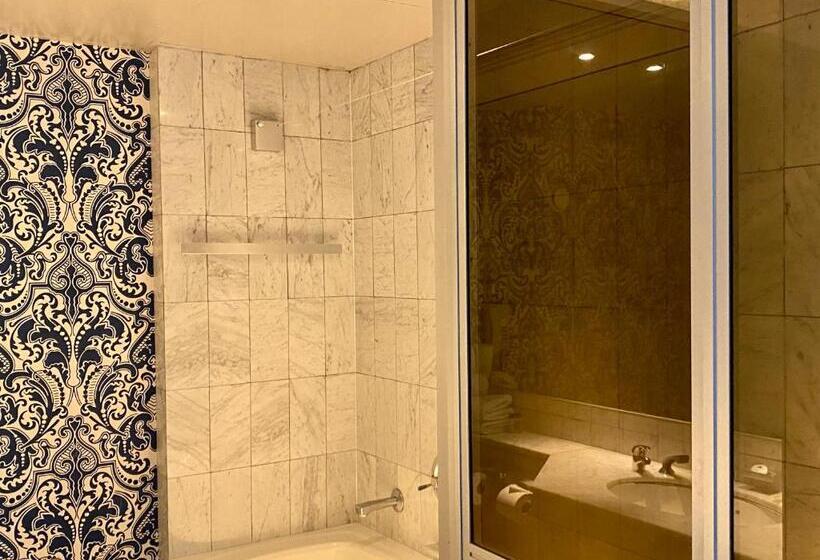 سوییت, The Royal Hotel By Coastlands Hotels & Resorts