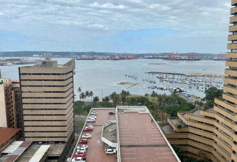 سوییت, The Royal Hotel By Coastlands Hotels & Resorts