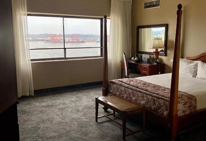 سوییت, The Royal Hotel By Coastlands Hotels & Resorts
