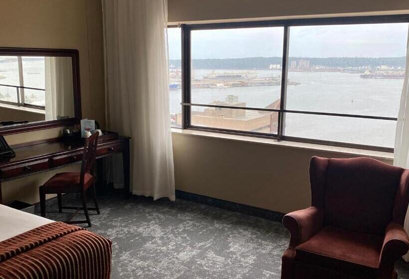 اتاق لوکس, The Royal Hotel By Coastlands Hotels & Resorts