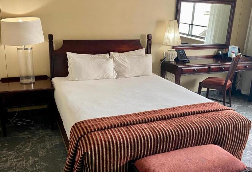 اتاق لوکس, The Royal Hotel By Coastlands Hotels & Resorts