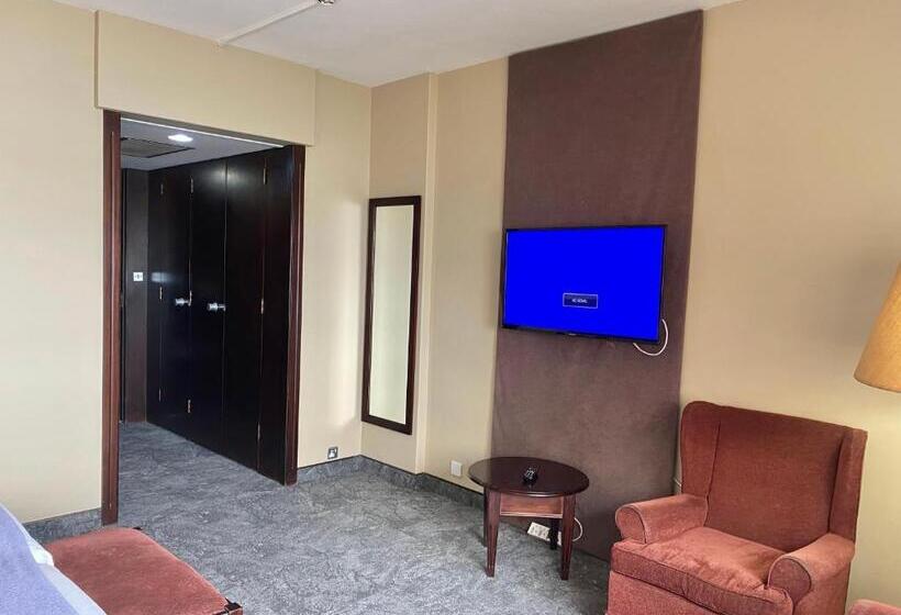 اتاق لوکس, The Royal Hotel By Coastlands Hotels & Resorts
