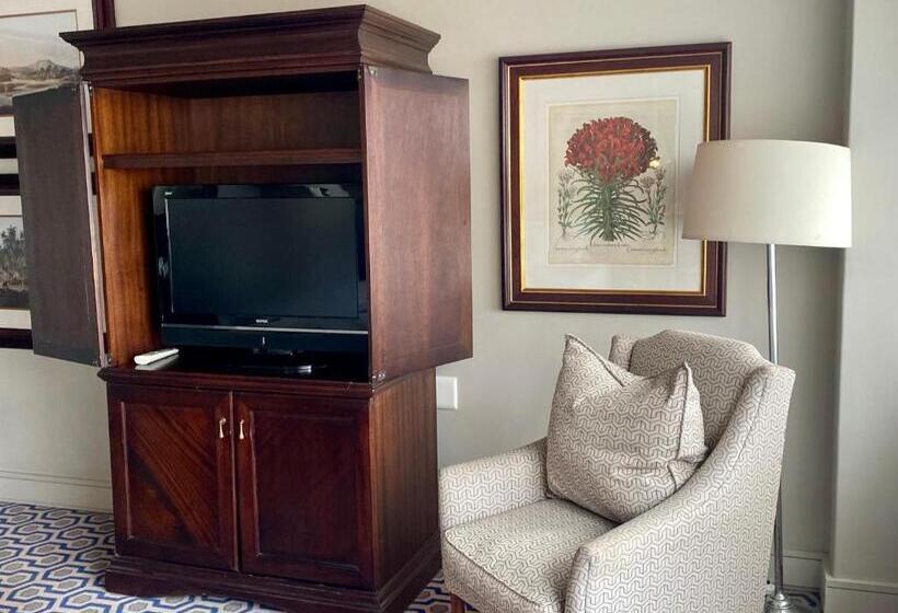سوییت, The Royal Hotel By Coastlands Hotels & Resorts
