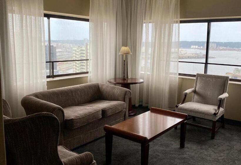 سوییت, The Royal Hotel By Coastlands Hotels & Resorts