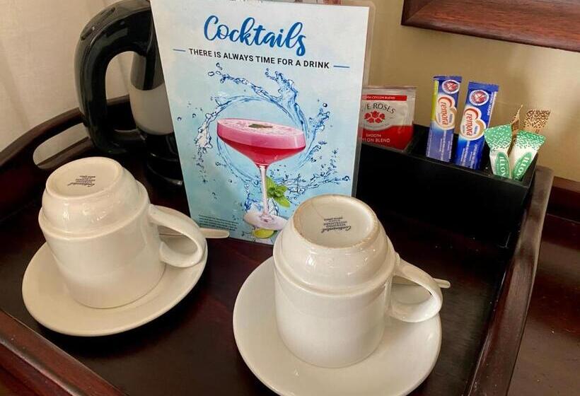 اتاق لوکس, The Royal Hotel By Coastlands Hotels & Resorts