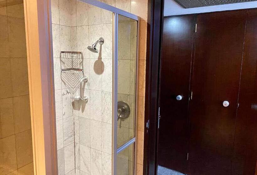 اتاق لوکس, The Royal Hotel By Coastlands Hotels & Resorts