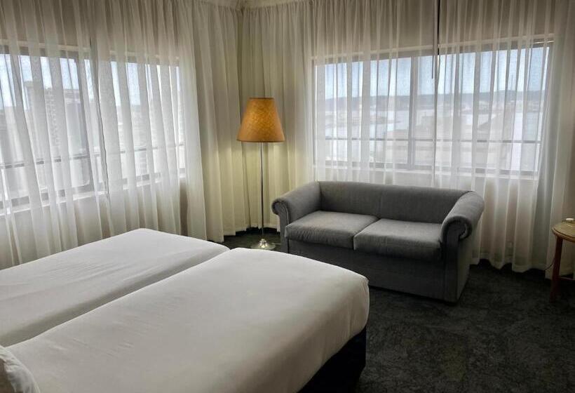 سوییت خانوادگی, The Royal Hotel By Coastlands Hotels & Resorts