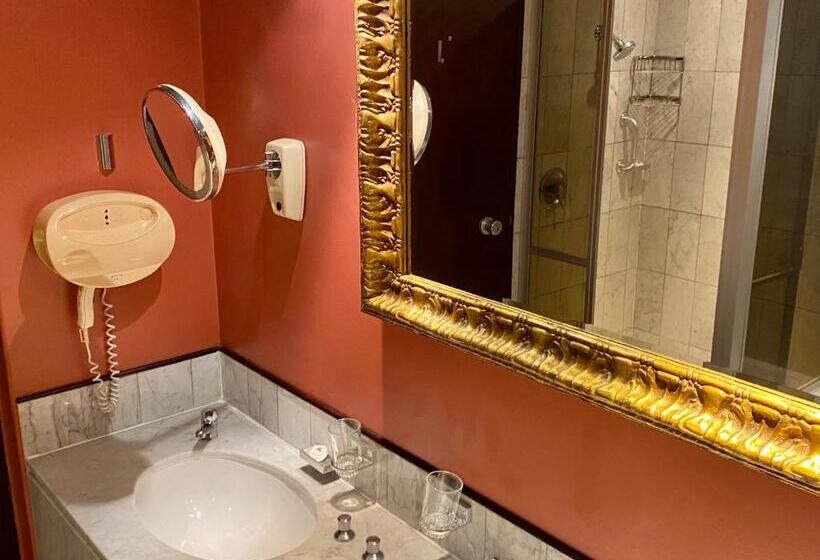 سوییت, The Royal Hotel By Coastlands Hotels & Resorts