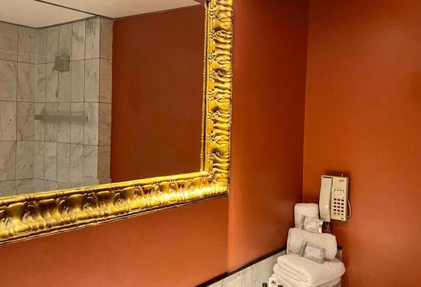 سوییت, The Royal Hotel By Coastlands Hotels & Resorts