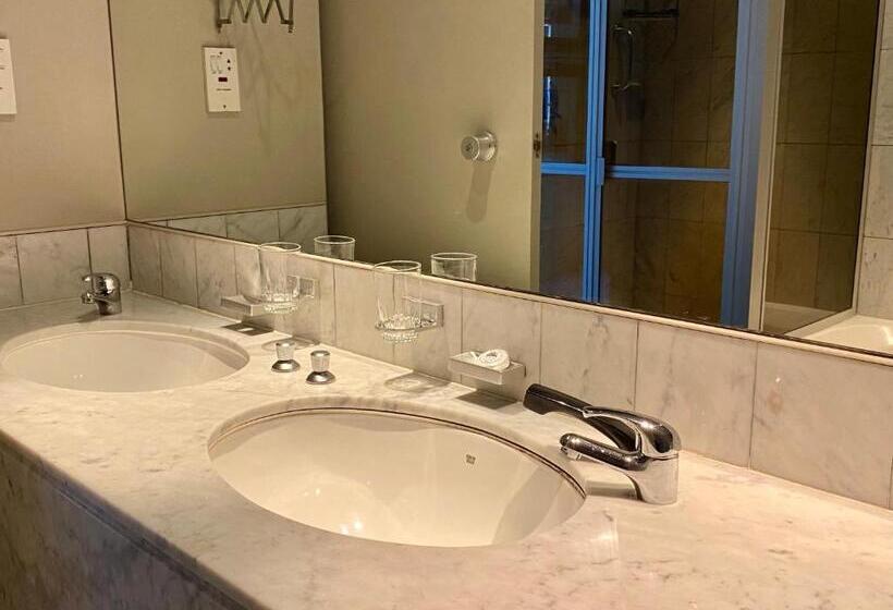 سوییت, The Royal Hotel By Coastlands Hotels & Resorts