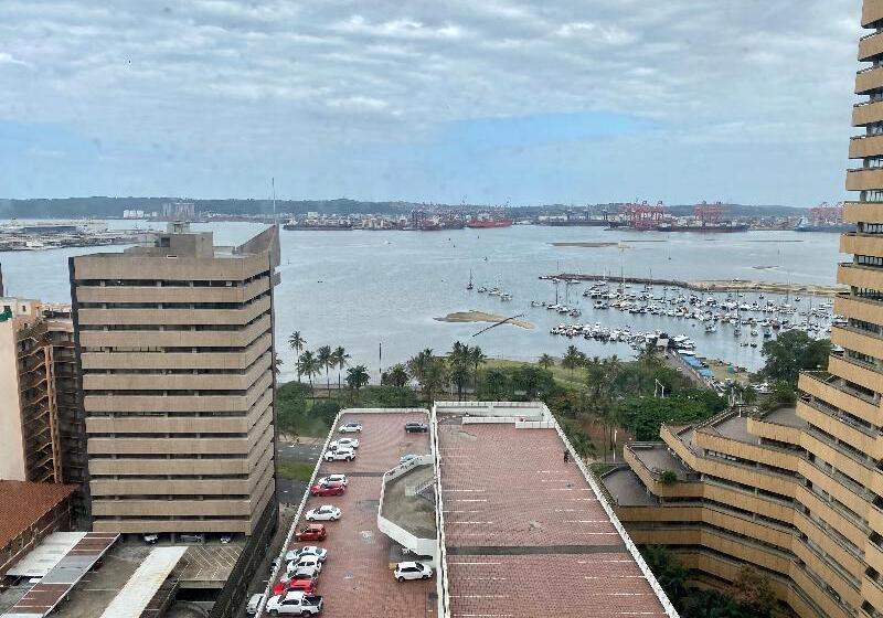 سوییت, The Royal Hotel By Coastlands Hotels & Resorts