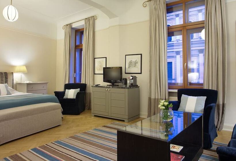 استودیوی استاندارد, Rocco Forte Astoria